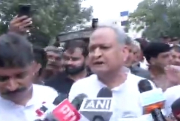 জয়পুরের হাসপাতালে অগ্নিকাণ্ডের ঘটনায় বিচারবিভাগীয় তদন্ত দাবি অশোকের