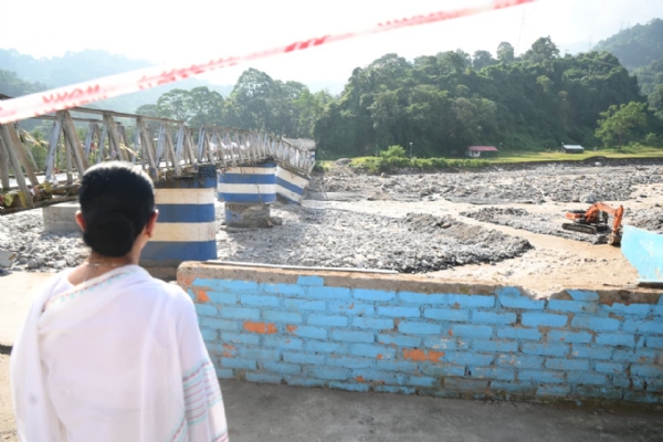 দুধিয়া সহ আশেপাশে বিপর্যস্ত এলাকা স্বচক্ষে দেখলেন মুখ্যমন্ত্রী