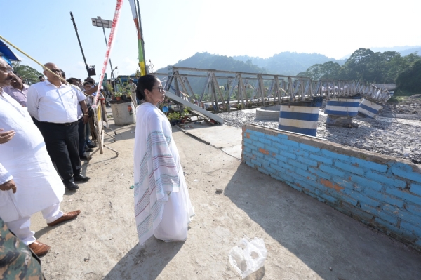 দুধিয়া সহ আশেপাশে বিপর্যস্ত এলাকা স্বচক্ষে দেখলেন মুখ্যমন্ত্রী