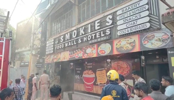 ভাগলপুরে এক রেস্তরাঁয় আগুন লাগায় ক্ষতিগ্রস্ত রেস্তরাঁ