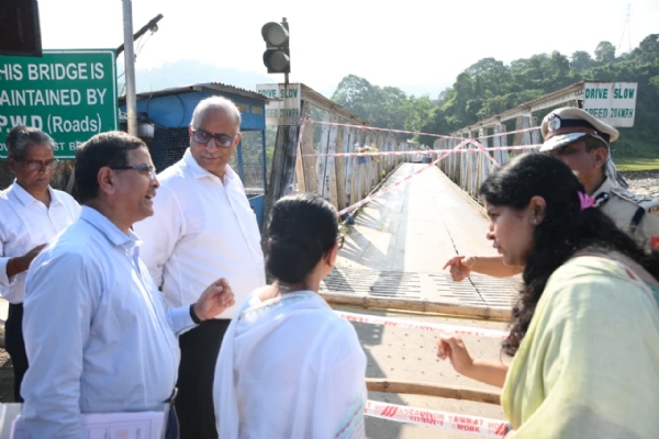 দুধিয়া সহ আশেপাশে বিপর্যস্ত এলাকা স্বচক্ষে দেখলেন মুখ্যমন্ত্রী