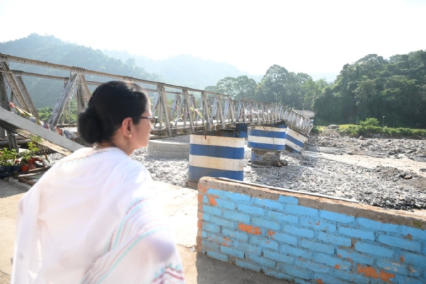 দুধিয়া সহ আশেপাশে বিপর্যস্ত এলাকা স্বচক্ষে দেখলেন মুখ্যমন্ত্রী