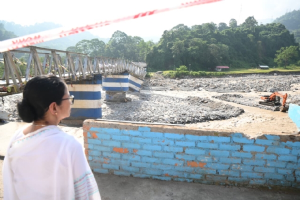 দুধিয়া সহ আশেপাশে বিপর্যস্ত এলাকা স্বচক্ষে দেখলেন মুখ্যমন্ত্রী