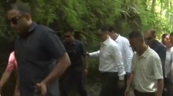 দার্জিলিংয়ের বন্যা কবলিত এলাকা ঘুরে দেখলেন কিরেন রিজিজু