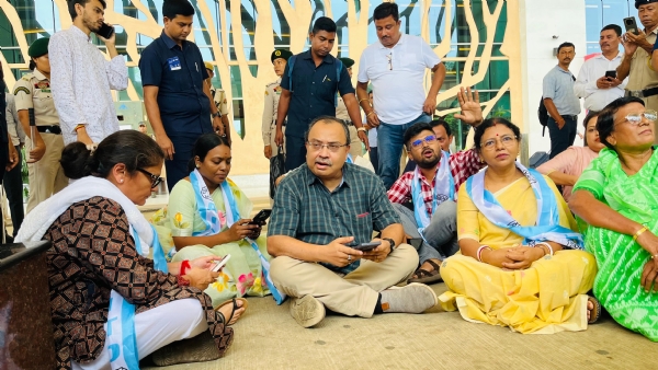 ধর্নায় তৃণমূল কংগ্রেসের নেতৃত্ব