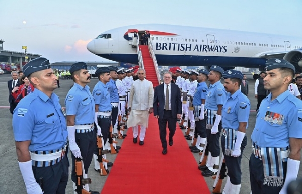 ভারত সফরে এলেন কিয়ের স্টার্মার, ব্রিটেনের প্রধানমন্ত্রীকে উষ্ণ অভ্যর্থনা