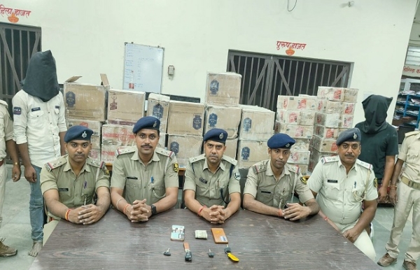বিহারে পুলিশের অভিযানে ৪৪৩ লিটার বিদেশি মদসহ গ্রেফতার দুই পাচারকারী