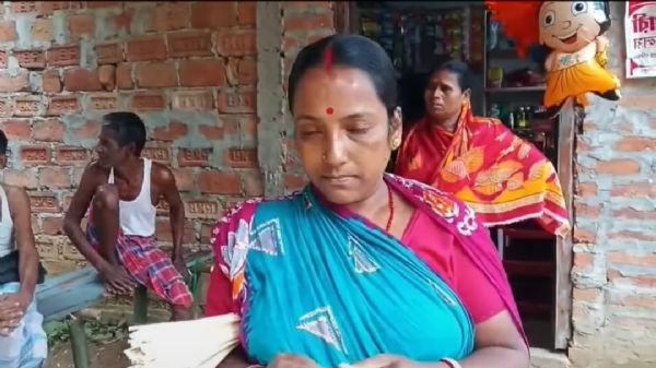 পানীয়জলের সংকটে গ্রামবাসী