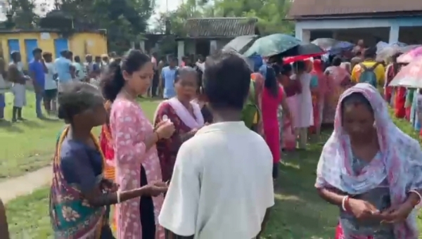 উত্তরবঙ্গের দুর্গতদের পাশে ভারত সেবাশ্রম সঙ্ঘ, খাবার ও অন্যান্য সামগ্রী বিতরণ