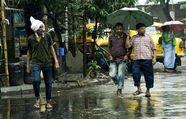 দক্ষিণবঙ্গে বিক্ষিপ্ত বৃষ্টিরই পূর্বাভাস, উত্তরবঙ্গে উন্নতি হবে আবহাওয়ার