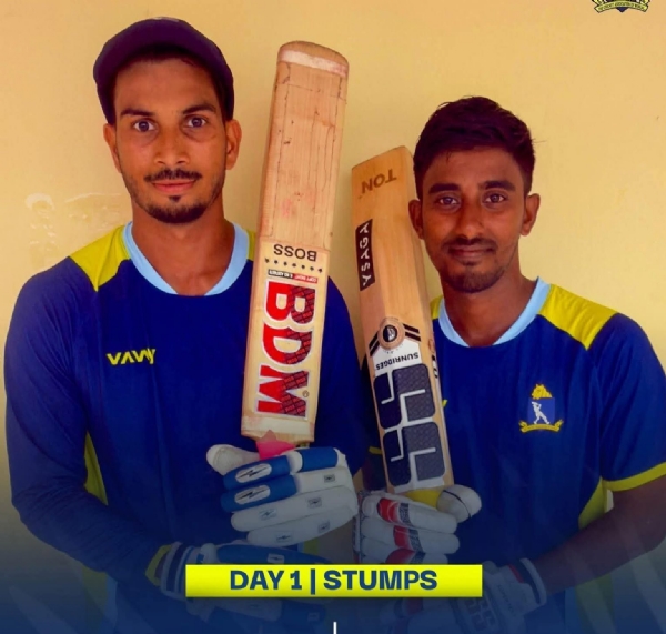 শতরানের দিকেই তাকিয়ে বাংলার দুই তারকা