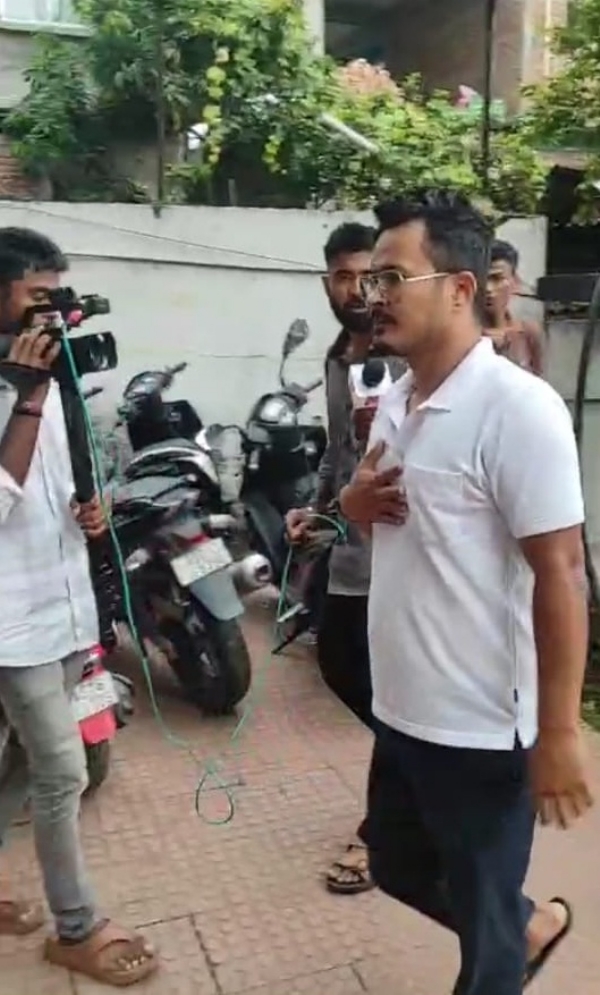 গ্ৰেফতার ‘লাচিত সেনা’র নেতা বিকাশ অসম গ্ৰেফতার ‘লাচিত সেনা’র নেতা বিকাশ অসম