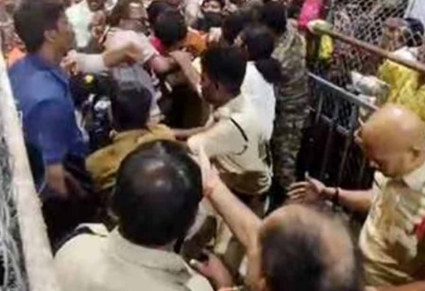 একাদশীর ভিড়ে হুড়োহুড়ো, অন্ধ্রে ভেঙ্কটেশ্বর স্বামী মন্দিরে পদপিষ্ট হয়ে মৃত ৯