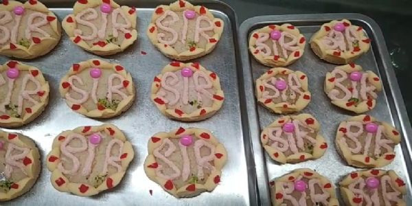 এস আই আর আবহে অভিনব উদ্যোগ হাওড়ার রানীহাটির মিষ্টির দোকান