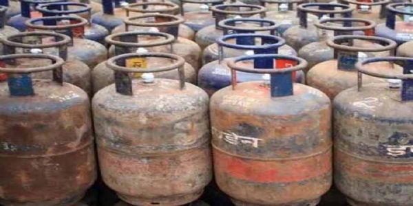 নভেম্বরের শুরুতেই স্বস্তি, ফের কমল বাণিজ্যিক সিলিন্ডারের দাম