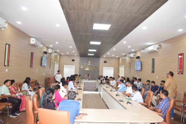 জেলাশাসক মৃদুল যাদবের পৌরোহিত্যে প্রস্তুতি বৈঠক (চিত্র এক)