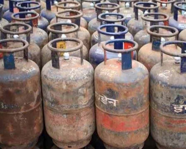 নভেম্বরের শুরুতেই স্বস্তি, ফের কমল বাণিজ্যিক সিলিন্ডারের দাম