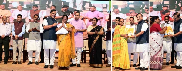 রেশন কার্ডধারীদের হাতে সুলভ মূল্যের পণ্য সামগ্রী তুলে দিচ্ছেন মুখ্যমন্ত্ৰী হিমন্তবিশ্ব শর্মা রেশন কার্ডধারীদের হাতে সুলভ মূল্যের পণ্য সামগ্রী তুলে দিচ্ছেন মুখ্যমন্ত্ৰী হিমন্তবিশ্ব শর্মা