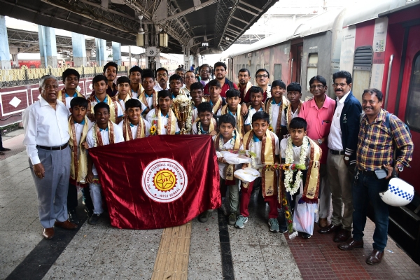 সাব - জুনিয়র  জাতীয ফুটবল বাংলা দল কলকাতা পৌঁছেছে