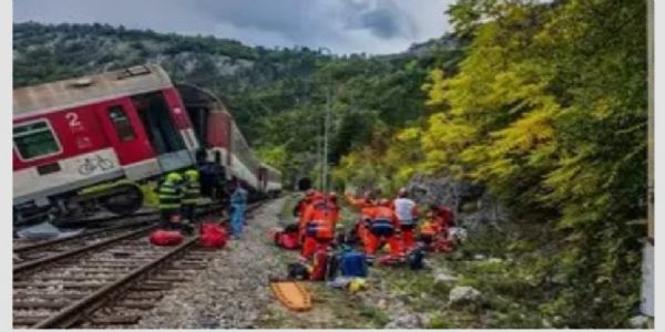 স্লোভাকিয়ায় দুটি ট্রেনের সংঘর্ষে আহত একাধিক যাত্রী