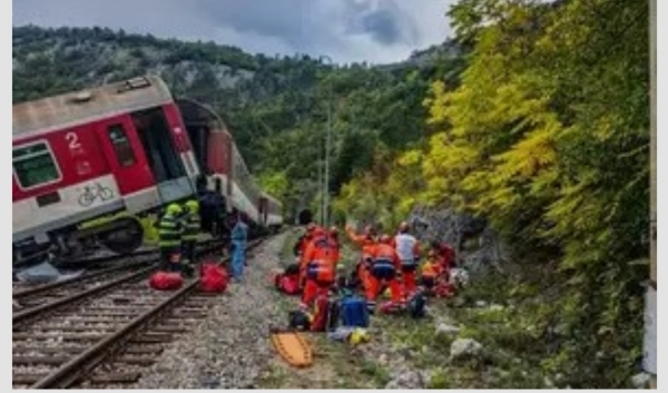 স্লোভাকিয়ায় দুটি ট্রেনের সংঘর্ষে আহত একাধীক যাত্রী