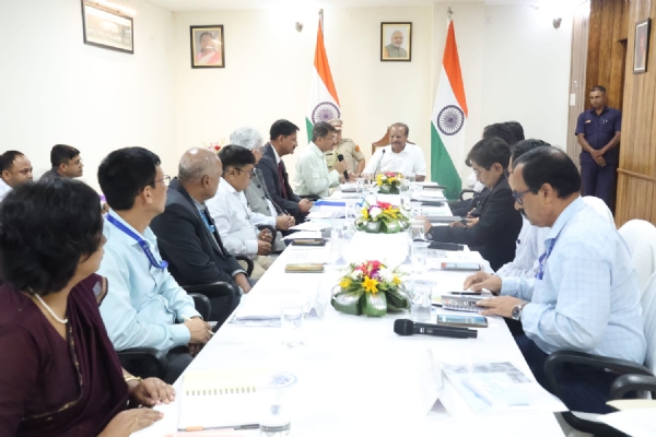 রাজভবনে বৈঠক রাজভবনে বৈঠক