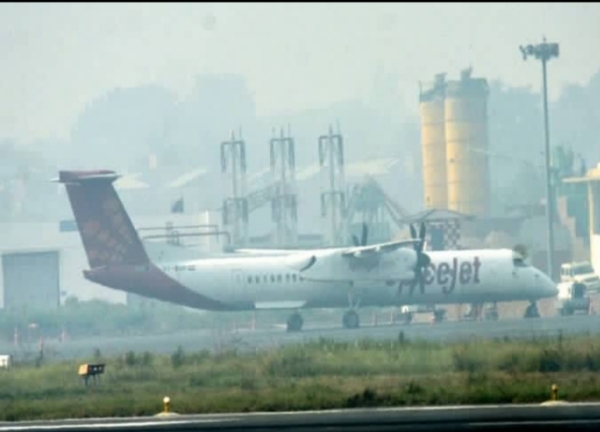 মুম্বই-কলকাতা স্পাইসজেট উড়ানে মাঝ আকাশে ইঞ্জিনে ত্রুটি, যাত্রীরা সুরক্ষিত মুম্বই-কলকাতা স্পাইসজেট উড়ানে মাঝ আকাশে ইঞ্জিনে ত্রুটি, যাত্রীরা সুরক্ষিত