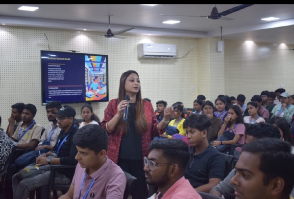 একাডেমিক ব্লক টু-এর নতুন অডিটোরিয়ামে অনুষ্ঠান