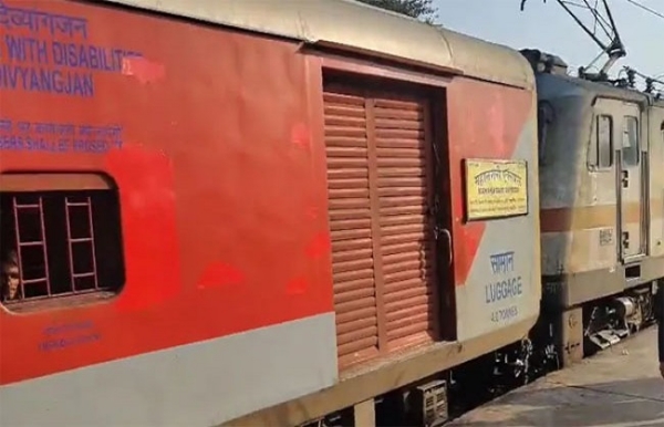 মহানগরী এক্সপ্রেসে বোমা আতঙ্ক, মহারাষ্ট্রের সব রেলস্টেশনে উচ্চ সতর্কতা মহানগরী এক্সপ্রেসে বোমা আতঙ্ক, মহারাষ্ট্রের সব রেলস্টেশনে উচ্চ সতর্কতা