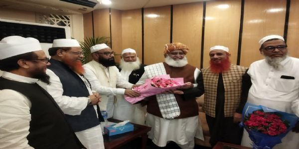 পাক নেতা ফজলুর এখন বাংলাদেশে, প্রধান উপদেষ্টার সঙ্গে রয়েছে সাক্ষাতের কর্মসূচি