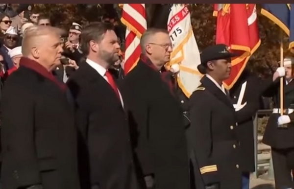 ভিন্ন মঞ্চে এক সুর: ভেটেরান্স ডে-তে ট্রাম্প-ওবামার দেশপ্রেম বার্তা ভিন্ন মঞ্চে এক সুর: ভেটেরান্স ডে-তে ট্রাম্প-ওবামার দেশপ্রেম বার্তা