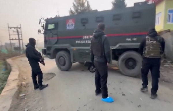 কাশ্মীর জুড়ে বিভিন্ন স্থানে তল্লাশি অভিযান কাশ্মীর জুড়ে বিভিন্ন স্থানে তল্লাশি অভিযান