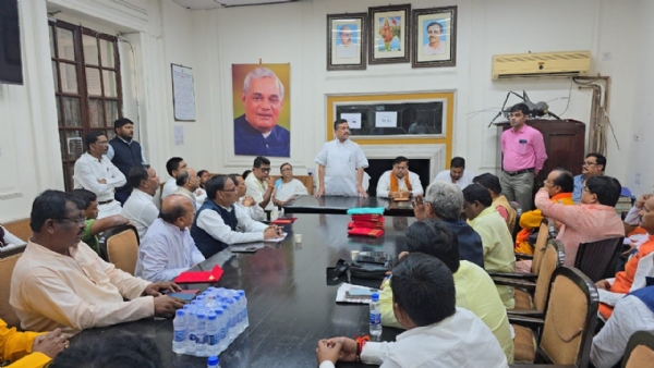 বিধানসভায় পরিষদীয় দলের ঘরে রুদ্ধদ্বার বৈঠক বিধানসভায় পরিষদীয় দলের ঘরে রুদ্ধদ্বার বৈঠক