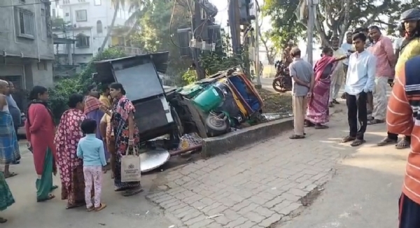 অটো দুর্ঘটনায় আহত দুই