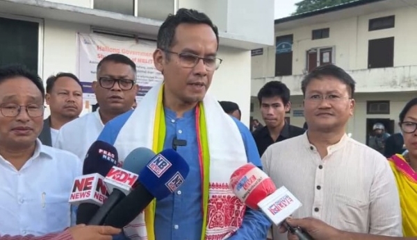 সংবাদ মাধ্যমের সঙ্গে কথা বলছেন অসম প্রদেশ কংগ্রেস সভাপতি গৌরব গগৈ সংবাদ মাধ্যমের সঙ্গে কথা বলছেন অসম প্রদেশ কংগ্রেস সভাপতি গৌরব গগৈ