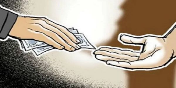 অসম : সাত হাজার টাকা ঘুষ নিতে গিয়ে গ্রেফতার বিডিও