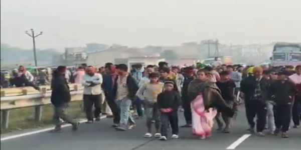 বিহারের কৈমুরে সড়ক দুর্ঘটনায় মহিলার মৃত্যু, পথ অবরোধ করে বিক্ষোভ স্থানীয়দের