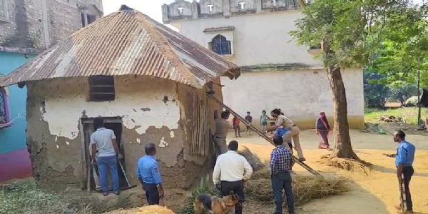 খড়গ্রামে বোমা উদ্ধারে চাঞ্চল্য, তল্লাশি অভিযান এলাকাজুড়ে