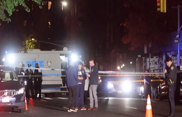 ম্যানহাটনে পুলিশকে লক্ষ্য করে গুলি, পাল্টা গুলিতে হত বন্দুকবাজ ম্যানহাটনে পুলিশকে লক্ষ্য করে গুলি, পাল্টা গুলিতে হত বন্দুকবাজ