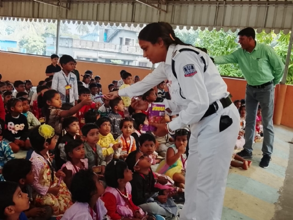 শিশুদিবসকে সামনে রেখে গুড ব্যাড টাচ পাঠদান শিশুদিবসকে সামনে রেখে গুড ব্যাড টাচ পাঠদান