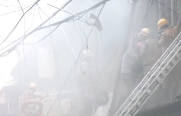 লালবাজারের কাছে গুদামে অগ্নিকাণ্ড, বিপুল ক্ষয়ক্ষতির আশঙ্কা লালবাজারের কাছে গুদামে অগ্নিকাণ্ড, বিপুল ক্ষয়ক্ষতির আশঙ্কা