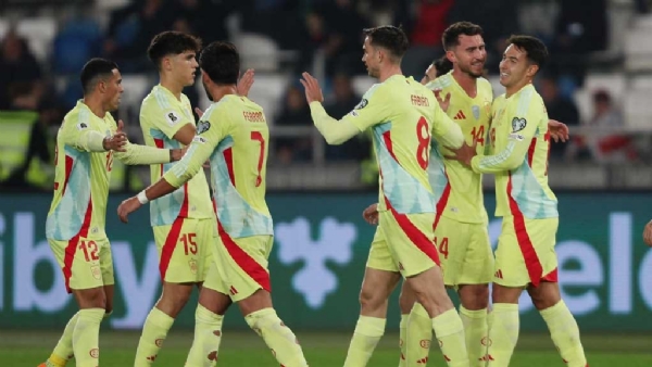 বিশ্বকাপের দ্বারপ্রান্তে স্পেন বিশ্বকাপের দ্বারপ্রান্তে স্পেন