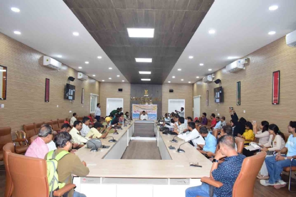 শিলচরে কাছাড় জেলা প্রশাসনের উদ্যোগ জাতীয় প্রেস দিবসের অনুষ্ঠান (চিত্ৰ ১) শিলচরে কাছাড় জেলা প্রশাসনের উদ্যোগ জাতীয় প্রেস দিবসের অনুষ্ঠান (চিত্ৰ ১)