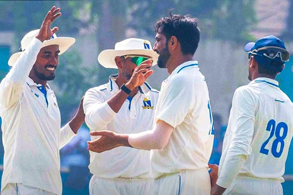 অসমের বিরুদ্ধে প্রথম দিন সুবিধাজনক জায়গায় বাংলা অসমের বিরুদ্ধে প্রথম দিন সুবিধাজনক জায়গায় বাংলা