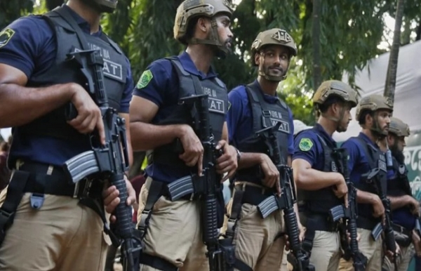 ঢাকায় দুর্বৃত্তদের দেখামাত্র গুলির নির্দেশ পুলিশ কমিশনারের ঢাকায় দুর্বৃত্তদের দেখামাত্র গুলির নির্দেশ পুলিশ কমিশনারের