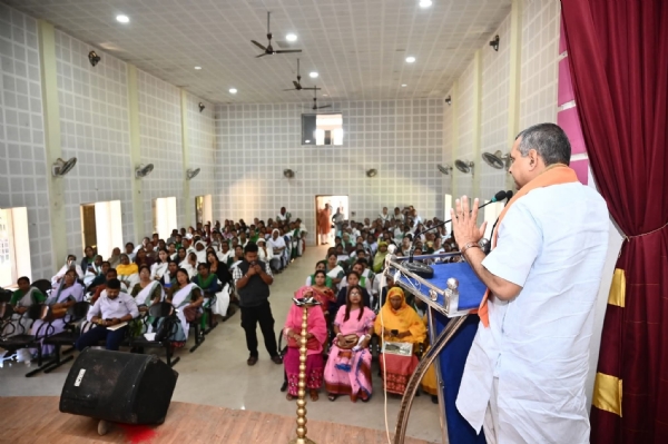 উদ্বোধনী অনুষ্ঠানে বক্তব্য পেশ করছেন মন্ত্রী কৌশিক রায় উদ্বোধনী অনুষ্ঠানে বক্তব্য পেশ করছেন মন্ত্রী কৌশিক রায়