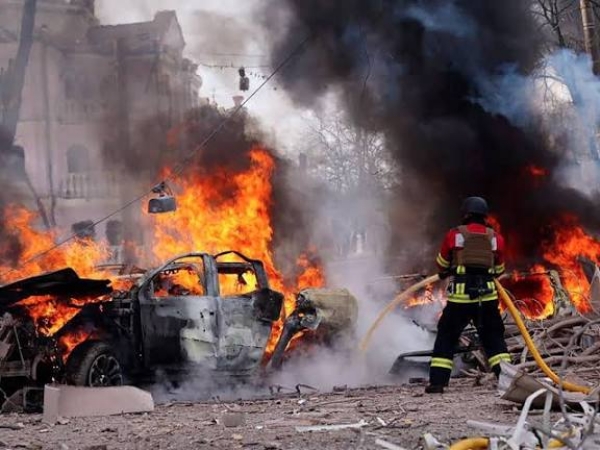 রাশিয়ার ক্ষেপণাস্ত্র হামলায় ইউক্রেনে তিনজন নিহত, ১০ জন আহত রাশিয়ার ক্ষেপণাস্ত্র হামলায় ইউক্রেনে তিনজন নিহত, ১০ জন আহত