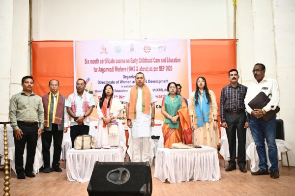 অনুষ্ঠানমঞ্চে অন্যদের সঙ্গে মন্ত্রী কৌশিক অনুষ্ঠানমঞ্চে অন্যদের সঙ্গে মন্ত্রী কৌশিক