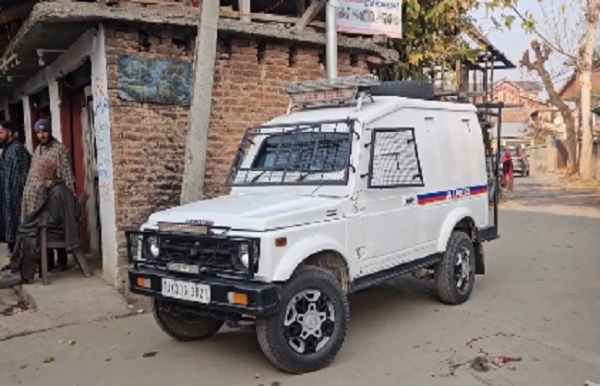 কাশ্মীরের বিভিন্ন এলাকায় তল্লাশি অভিযান সিআইকে–র কাশ্মীরের বিভিন্ন এলাকায় তল্লাশি অভিযান সিআইকে–র