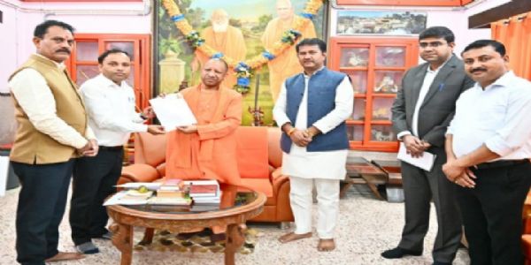 এসআইআর-এর ফর্ম পূরণ করলেন মুখ্যমন্ত্রী যোগী আদিত্যনাথ